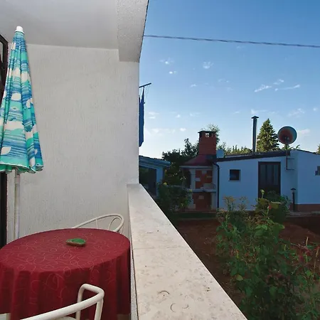 1 Bedroom Gorgeous In Πόρετς